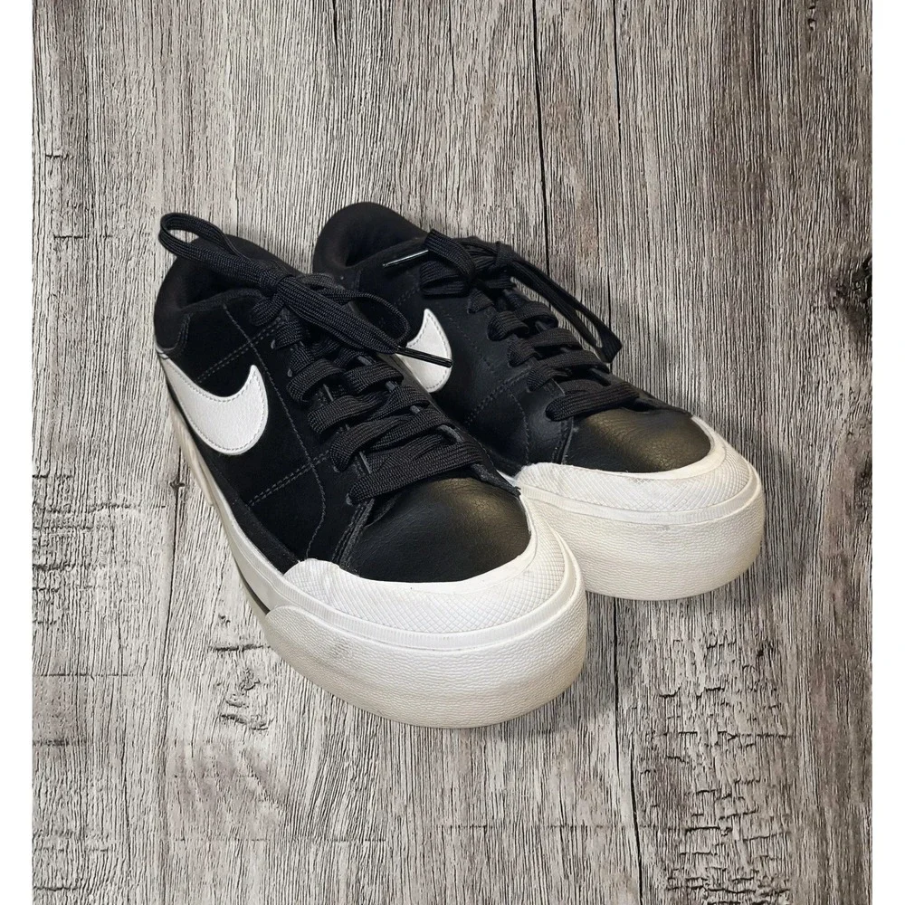 Nike Black and White Athletic Shoes - Picture 1 of 5